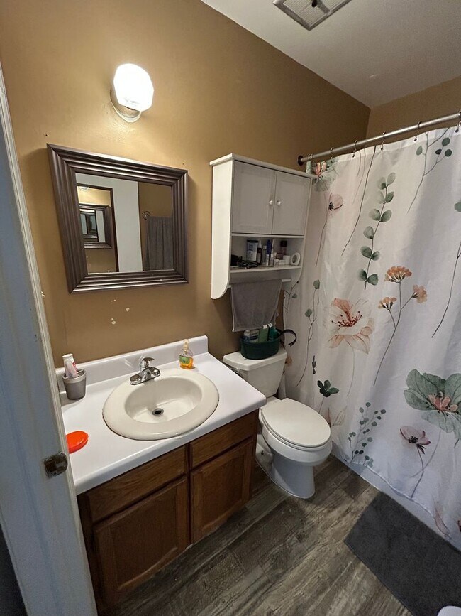 Building Photo - Adorable 1 bdrm/1ba Apartment Located in Richmond's Fan District!