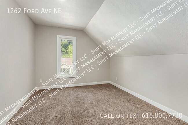 Building Photo - 1262 Ford Ave NE