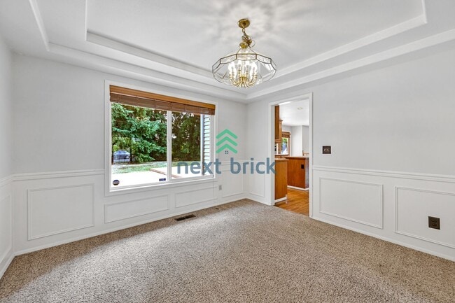 Building Photo - Beautiful 4 Bed 2.5 Bath single family hou...