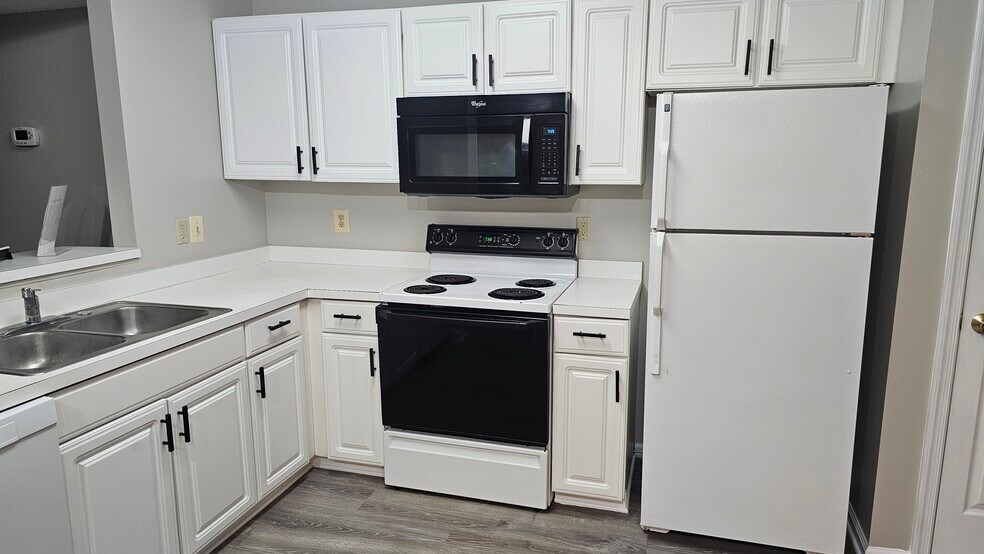 Building Photo - 7480 Catterick Ct
