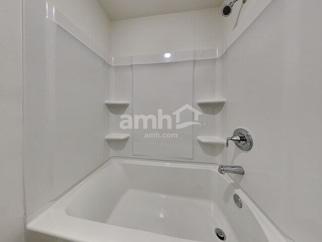 Building Photo - 152 Willow Ln