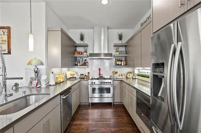 Building Photo - 1911 Summit Ave