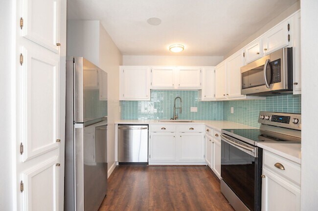 Building Photo - Cozy South East Austin Condo