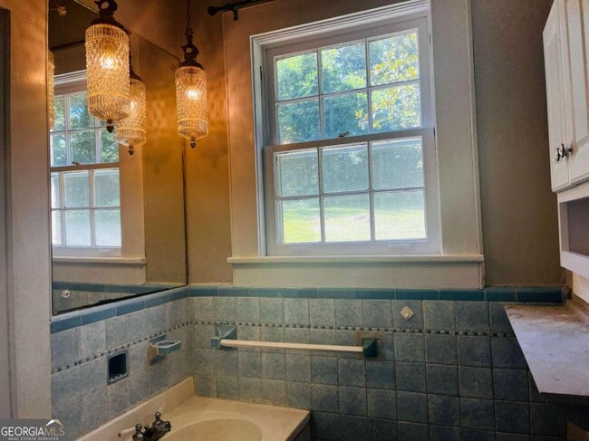 Building Photo - 507 Sylvan Dr