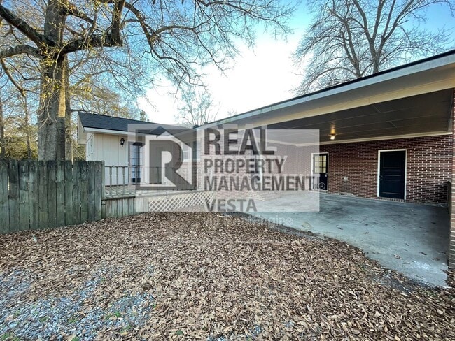 Building Photo - 7162 Everett Dr