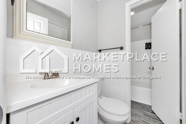 Building Photo - 4002 Summerhill Dr NW