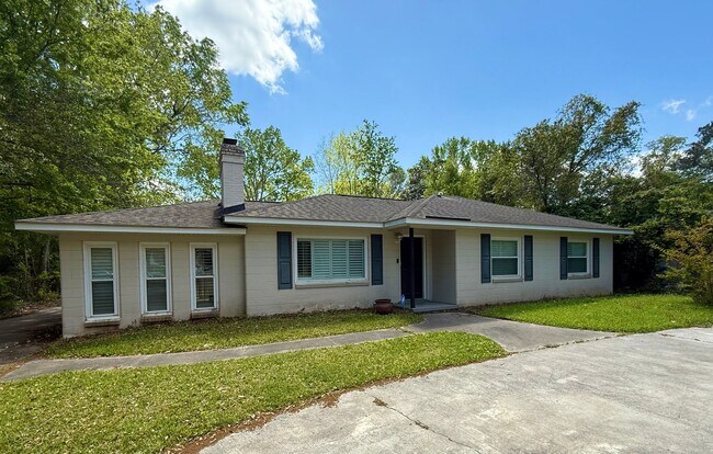 Building Photo - Spacious Updated Ranch in West Oak Forest