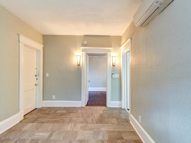 Building Photo - 2116 Herschel St