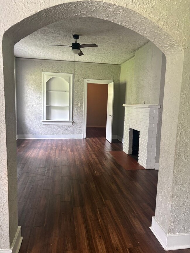 Building Photo - 267 W Leavell Woods Dr