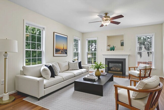 Building Photo - BEAUTIFUL 5 BEDROOM HOME IN HAMPTON PARK