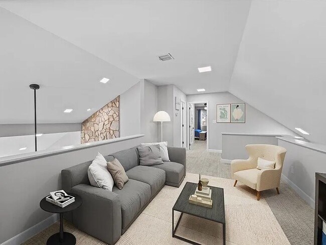 Building Photo - 353 Twin Oaks Dr
