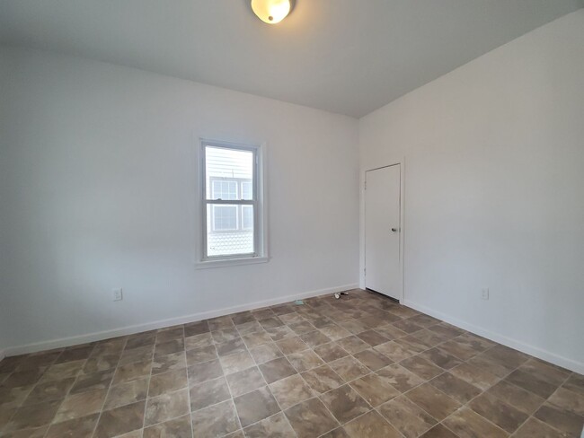 Building Photo - 407 S 8th St