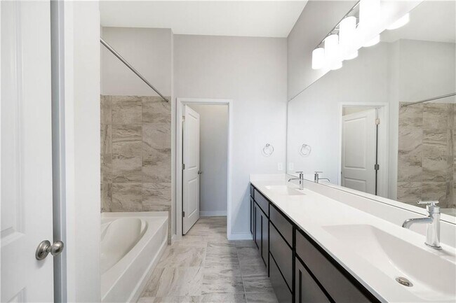 Building Photo - 15008 Forum Ave