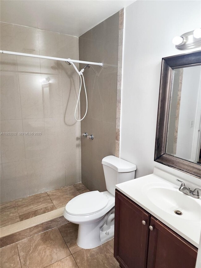 Building Photo - 562 NW 82nd Pl