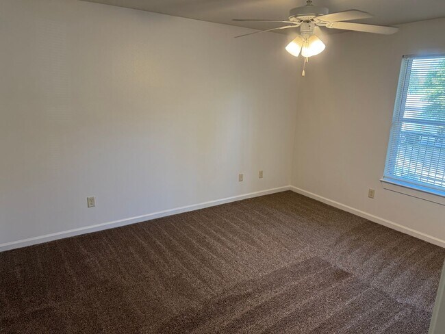 Building Photo - 2515 Martin St