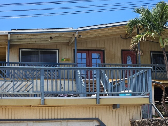Building Photo - 1 bedroom 1 bath Apartment. NO parking. Upstairs unit.
