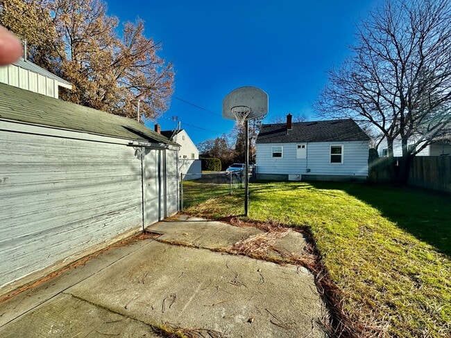 Building Photo - New on the Market!