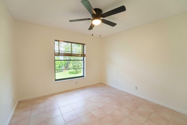 Building Photo - 11511 Island Lakes Ln