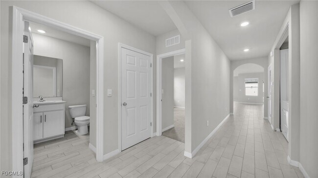 Building Photo - 1327 SE 16th Pl