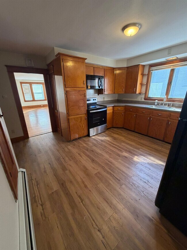 Building Photo - 84 Bowers St