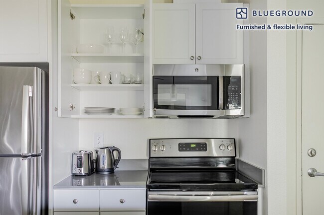 Building Photo - 350 E Del Mar Blvd