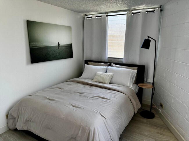 Building Photo - Upgraded Fully Furnished Condo w/ Assigned...