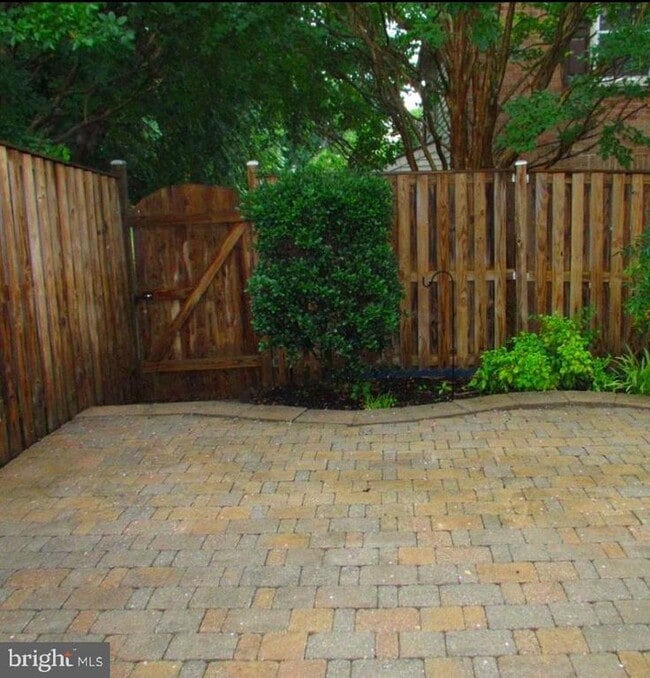 Building Photo - 5719 Independence Cir