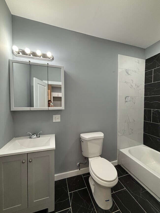 Building Photo - 812 Clinton Ave