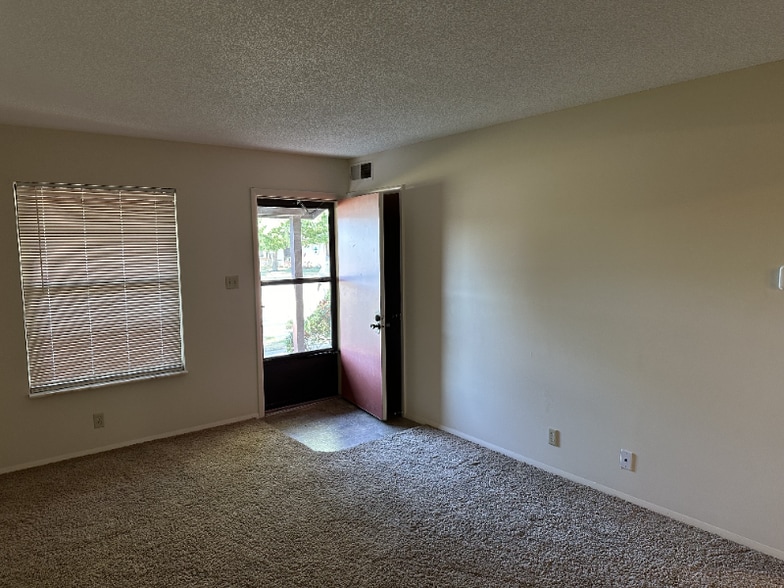 Building Photo - 606 Cumberland Dr