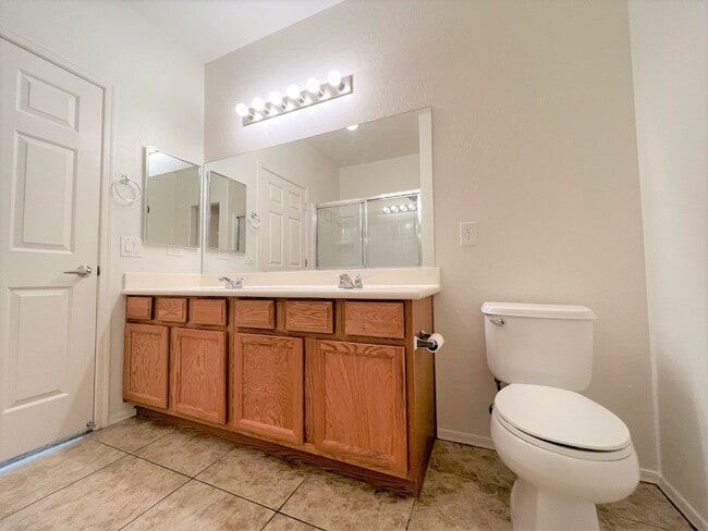 Building Photo - LIGHT, BRIGHT AND OPEN UPSTAIRS UNIT!