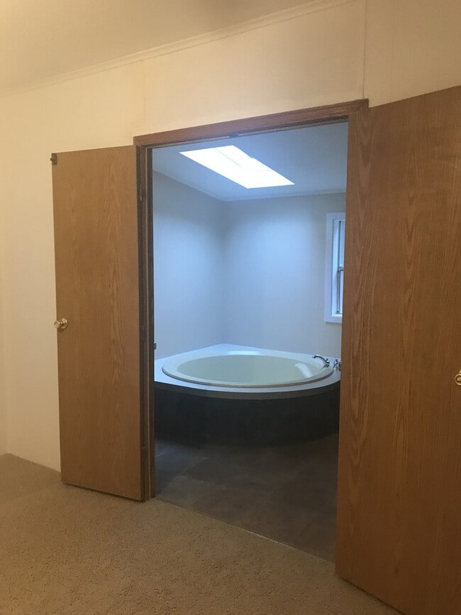 Building Photo - 309 NE Whimbrel Ct