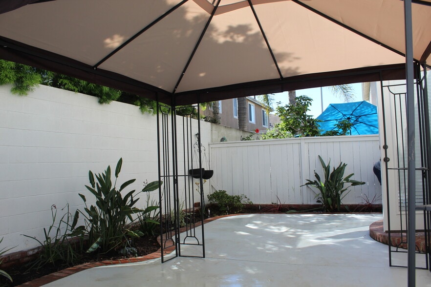 Building Photo - 7666 Park Bay Dr