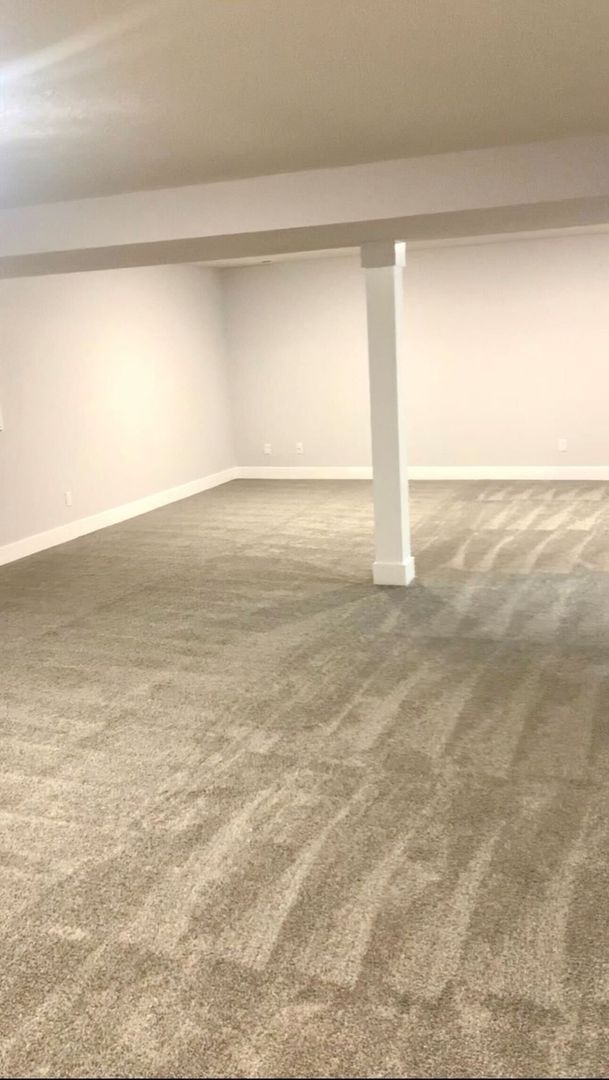 Building Photo - Spacious 5 Bed Home in Bloomington