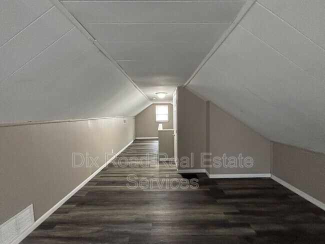 Building Photo - 506 Kammer Ave