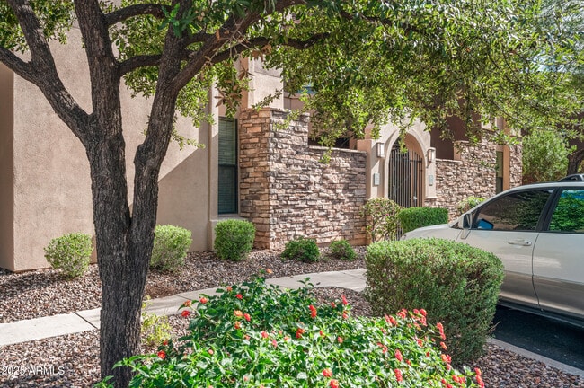 Building Photo - 7027 N Scottsdale Rd