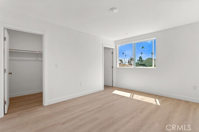 Building Photo - 703 W 80th St