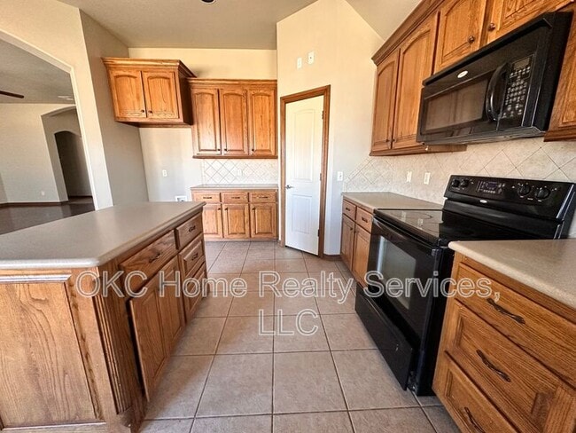 Building Photo - 13201 SW 2nd Terrace