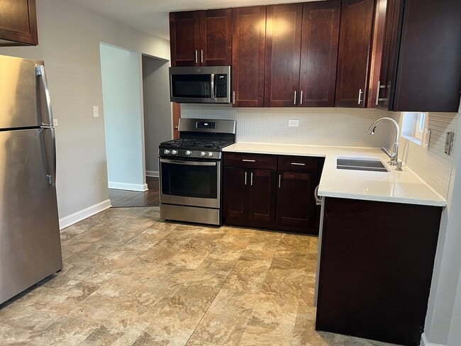 Building Photo - 8614 W Berwyn Ave