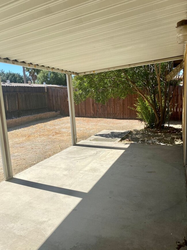 Building Photo - 2 Bedroom 1 Bathroom Duplex Newly Remodeled in 55+ COMMUNITY