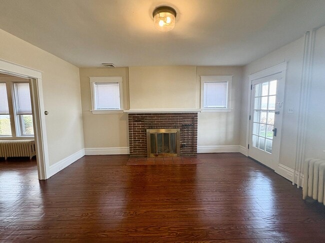 Building Photo - 616 N Front St