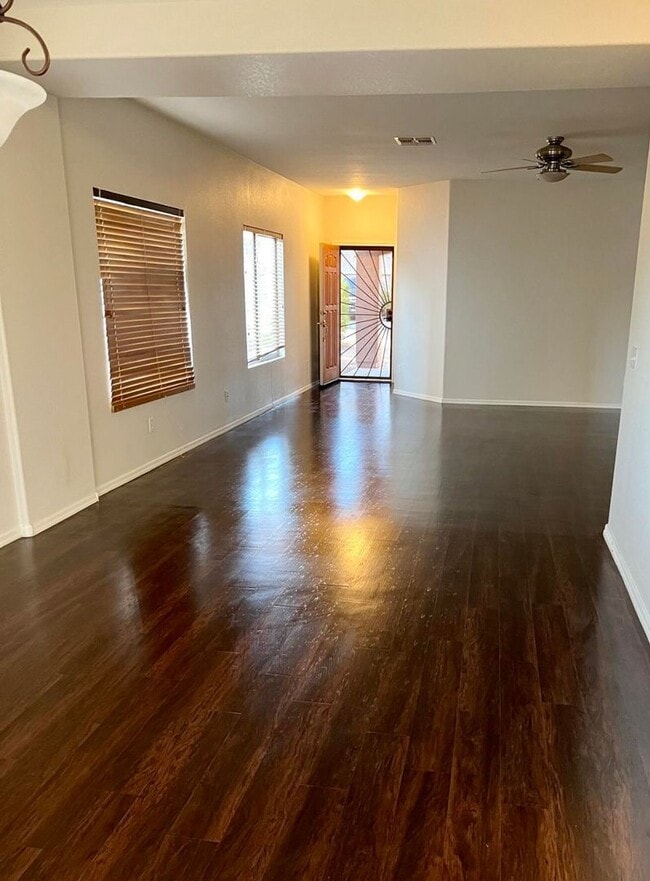 Building Photo - 3-bedroom, 2-bath in Johnson Ranch