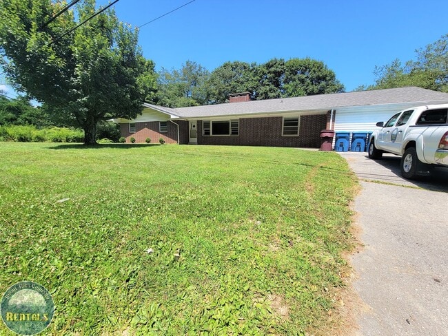 Primary Photo - Spacious House Located off the 105 Bypass