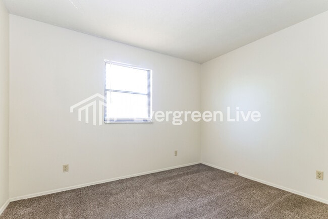 Building Photo - 2419 Cross Village Dr