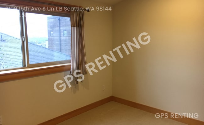 Building Photo - 2109 15th Ave S