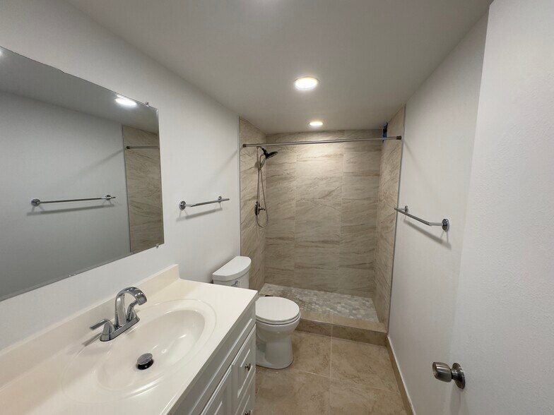 Bathroom - 2500 Parkview Dr