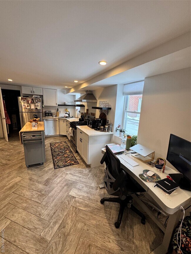 Building Photo - 122 E Fulton St