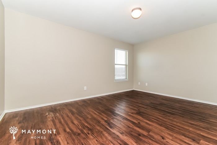 Building Photo - 512 Laurel Ln