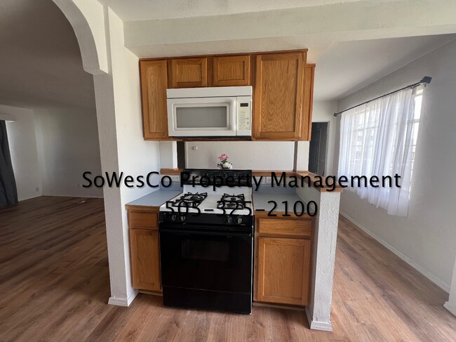 Building Photo - Three Bedroom Home in Central Farmington