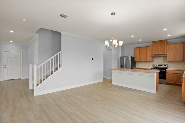 Building Photo - 13821 Abraham Lincoln St