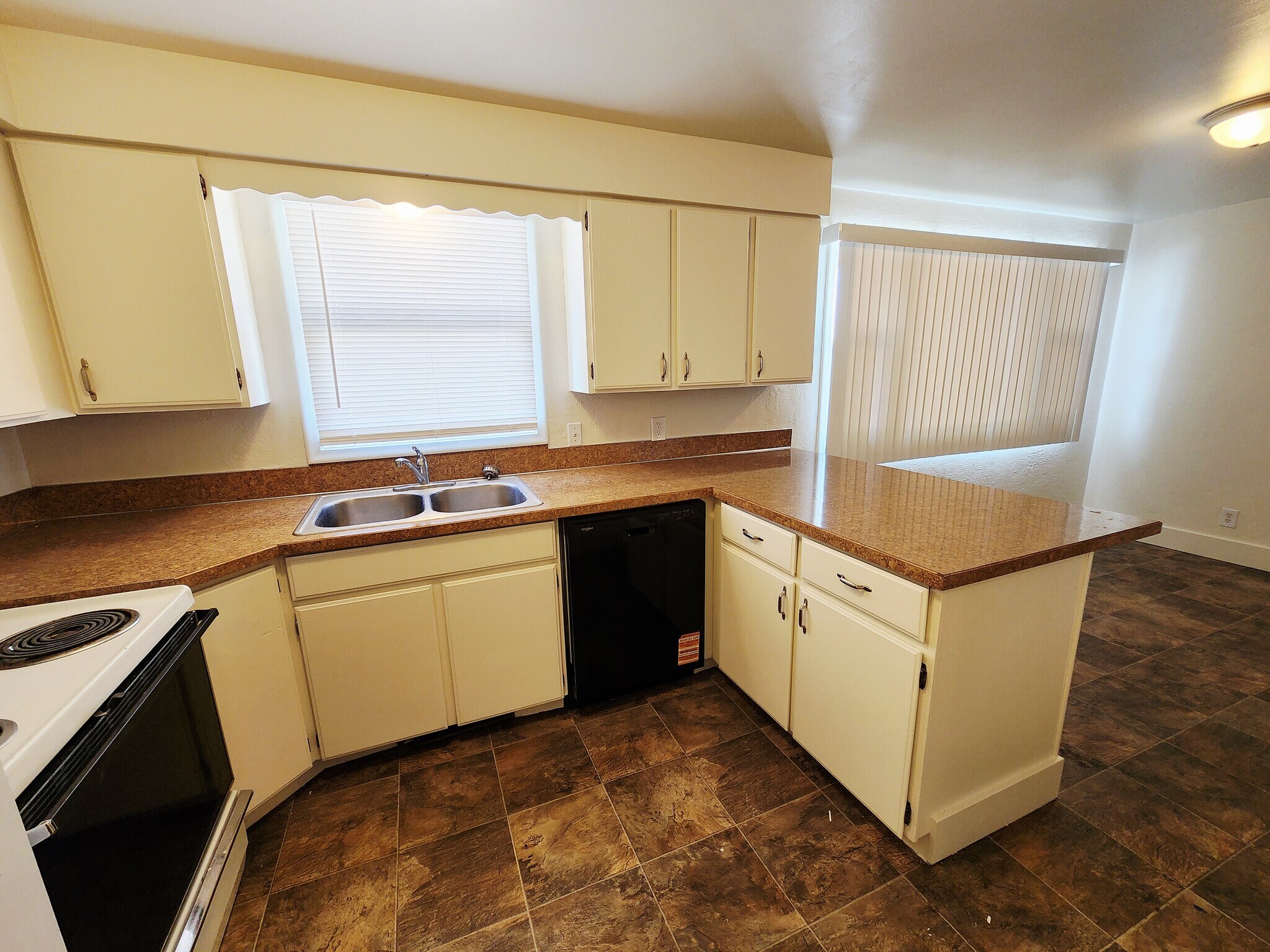 Kitchen - 85 Princeton Ave